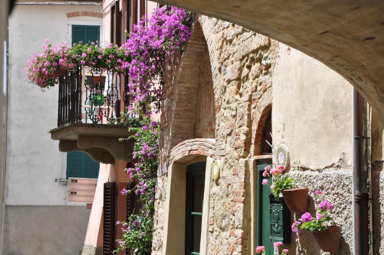 Montepescali Le Logge Casa Vacanze מראה חיצוני תמונה
